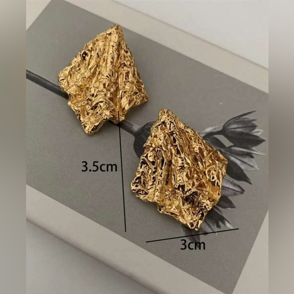 ✨ Athens Exquisite Textured Gold-Tone Statement Earrings ✨ with GIFT BOX New - Picture 3 of 8